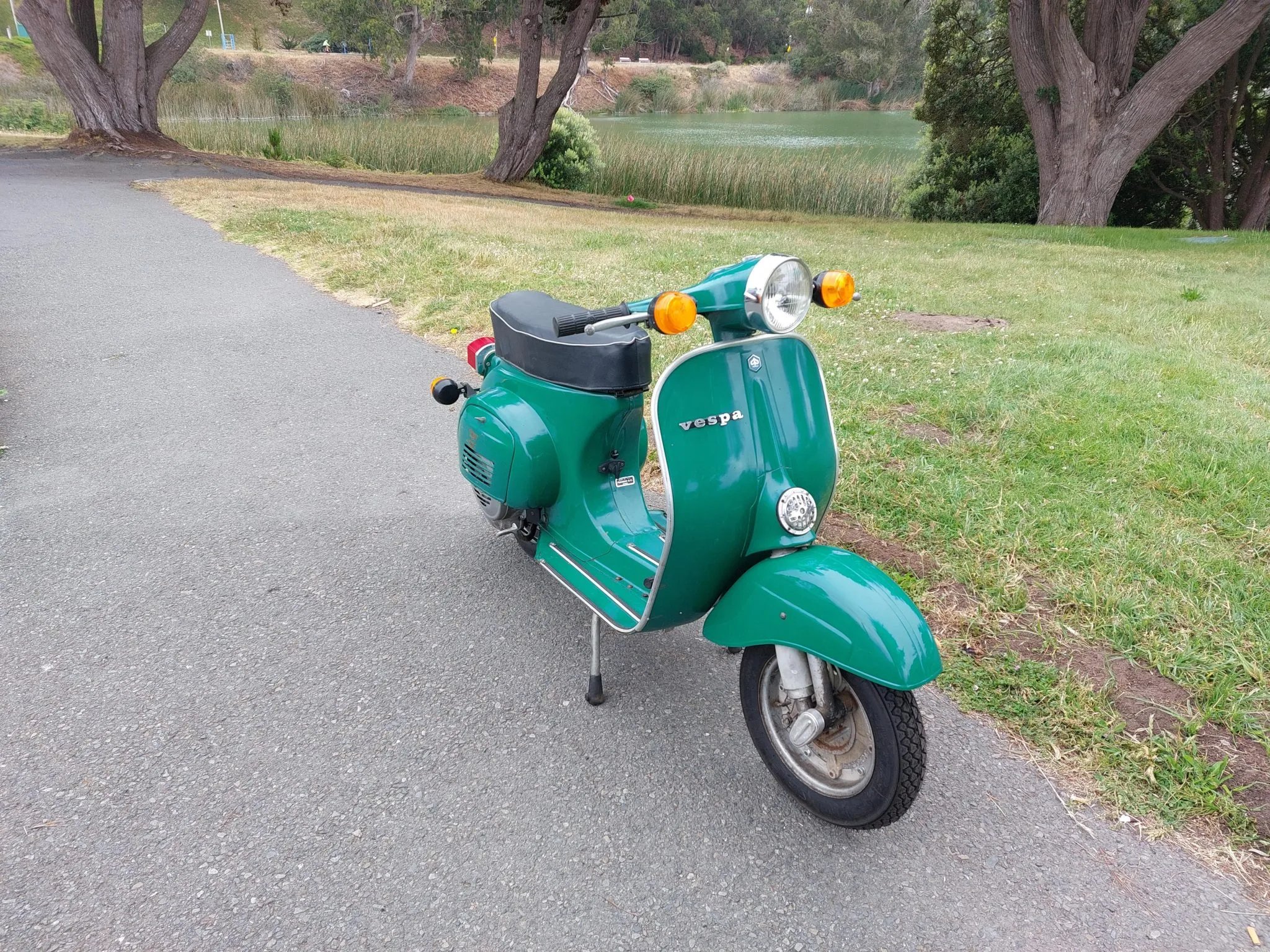 Vespa 100 image