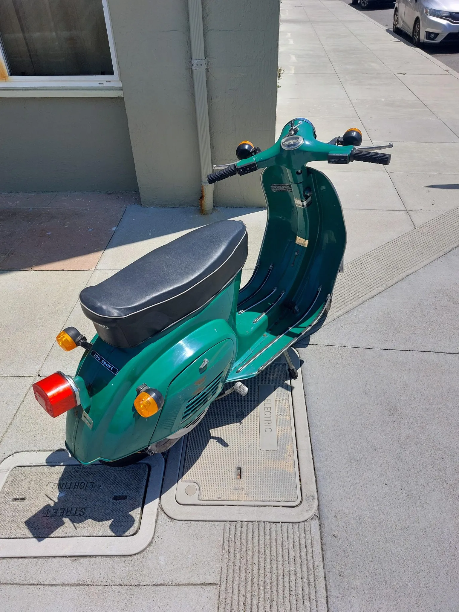 Vespa 100 image