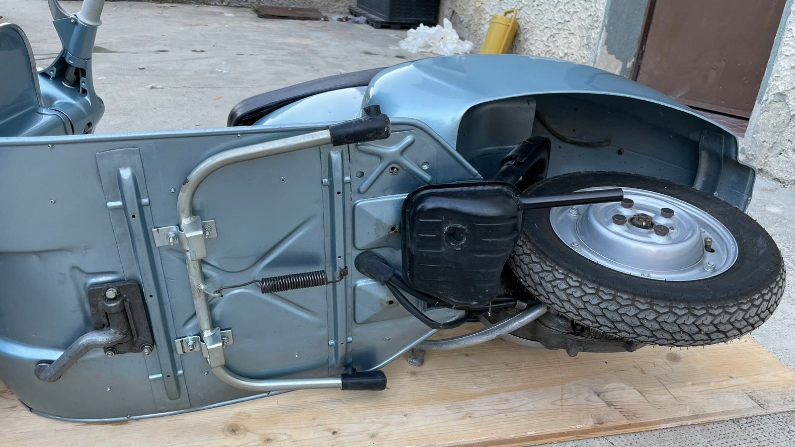 Vespa 50 L image