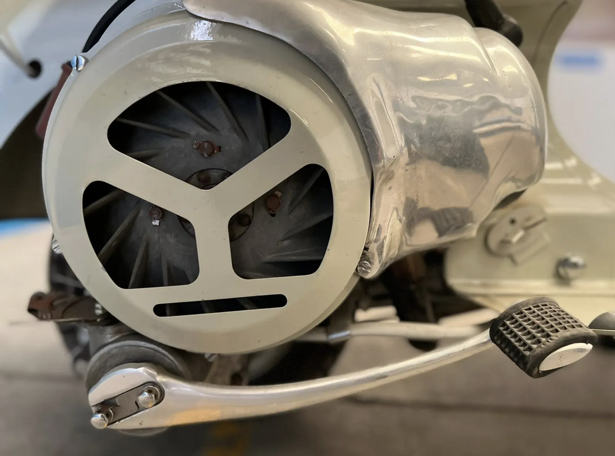 Vespa 150 "Struzzo" image